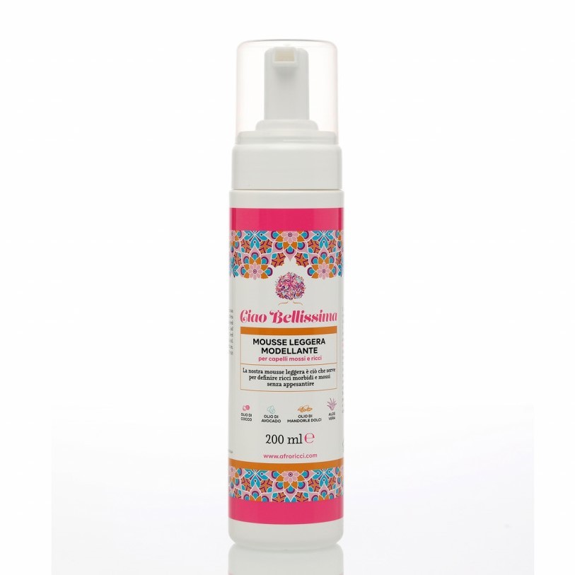 Leichtes Mousse für welliges und lockiges Haar